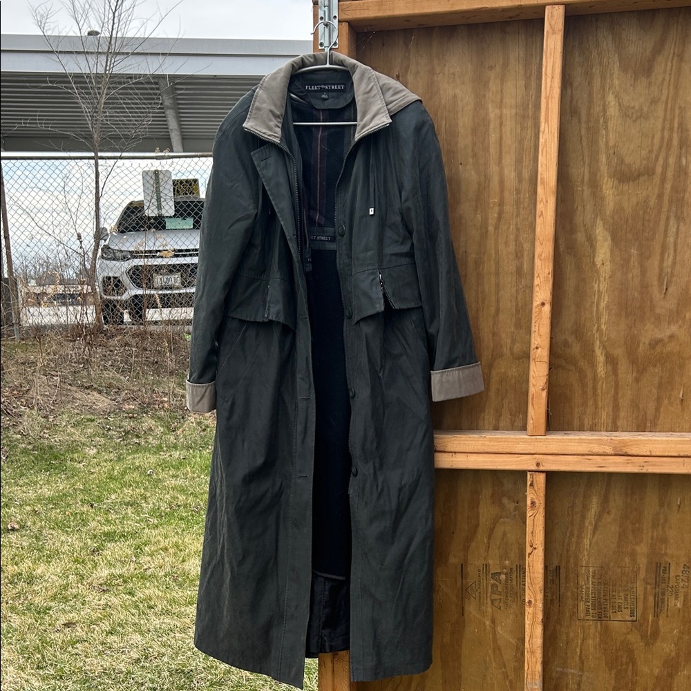 Flext-Street Men's Long Black Trench Coat with Contrast Collar
